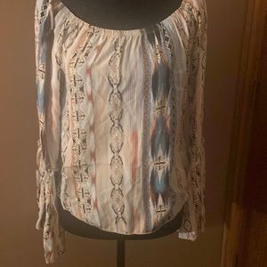 Womens groovy, top with flared sleeves